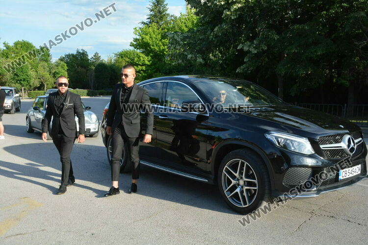 Ретро коли возиха абитуриенти от Гимназията по туризъм