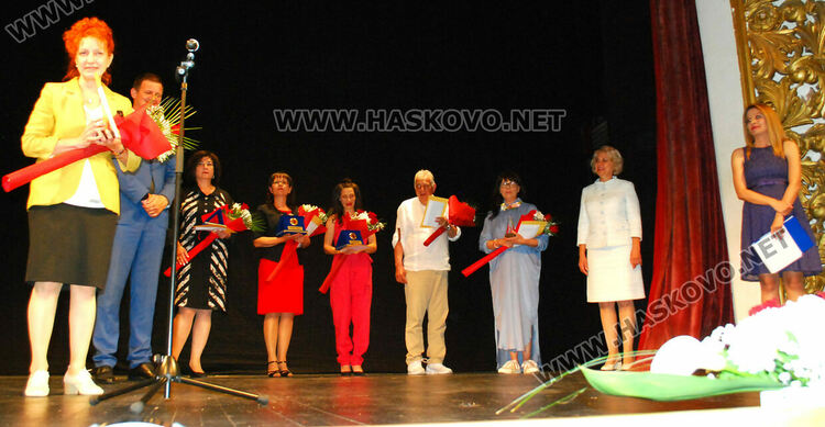 Празничен концерт и награди за трима учители и трима културни деятели за 24 май