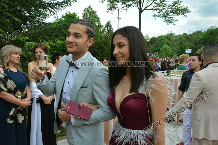 Ретро коли возиха абитуриенти от Гимназията по туризъм