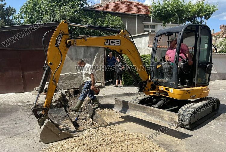 Затвориха част от улицата до бившата Автошкола в Хасково