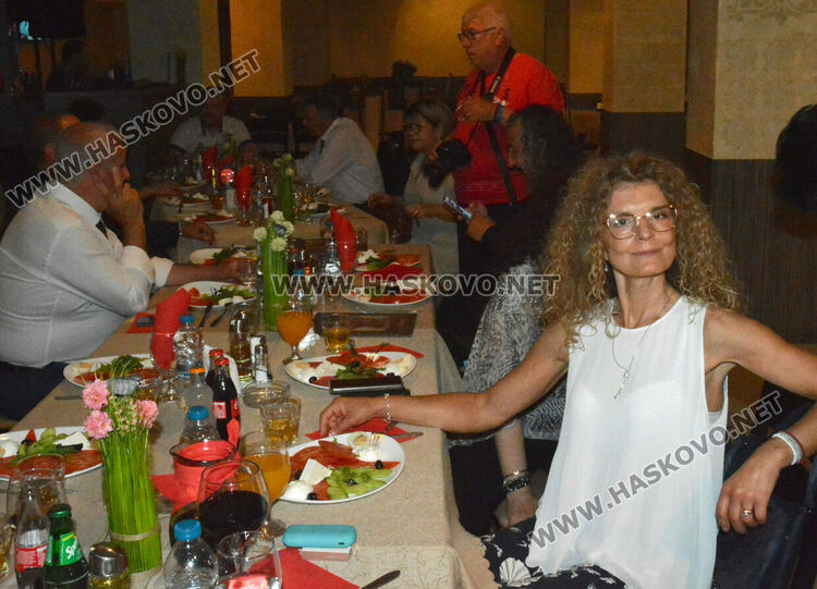 23-ма абитуриенти от две паралелки изпрати ПГТАТ