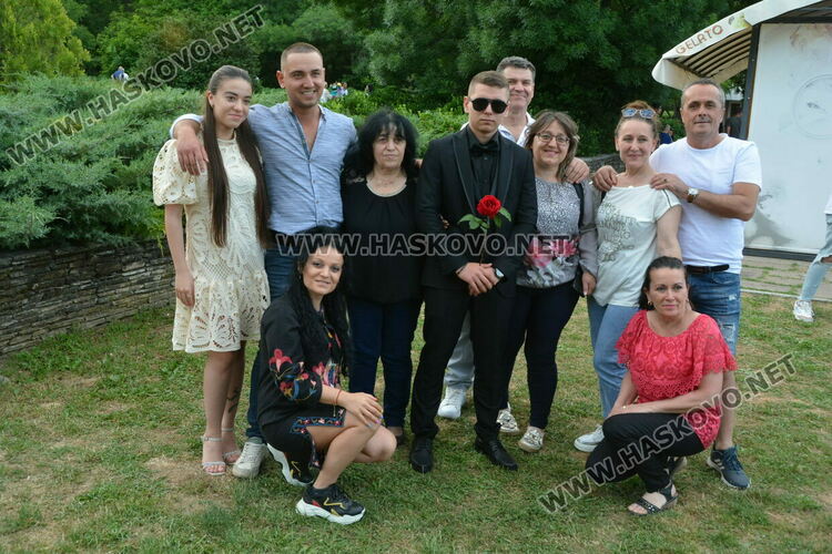 Ретро коли возиха абитуриенти от Гимназията по туризъм