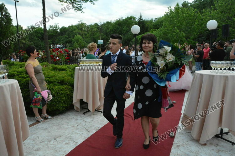 Ретро коли возиха абитуриенти от Гимназията по туризъм