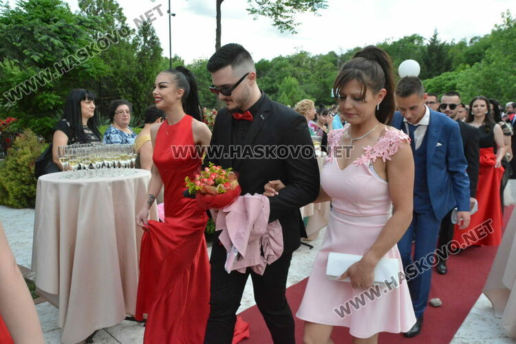 Ретро коли возиха абитуриенти от Гимназията по туризъм