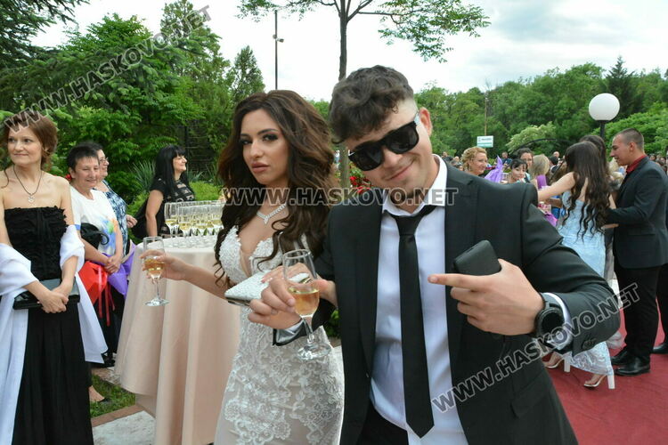 Ретро коли возиха абитуриенти от Гимназията по туризъм