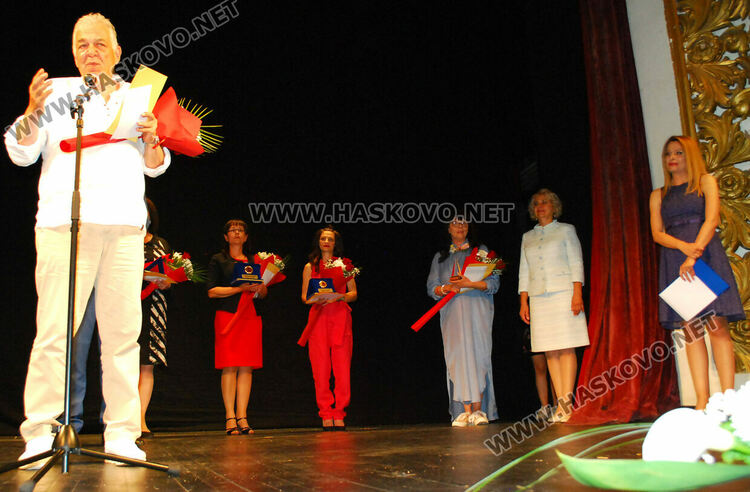 Празничен концерт и награди за трима учители и трима културни деятели за 24 май