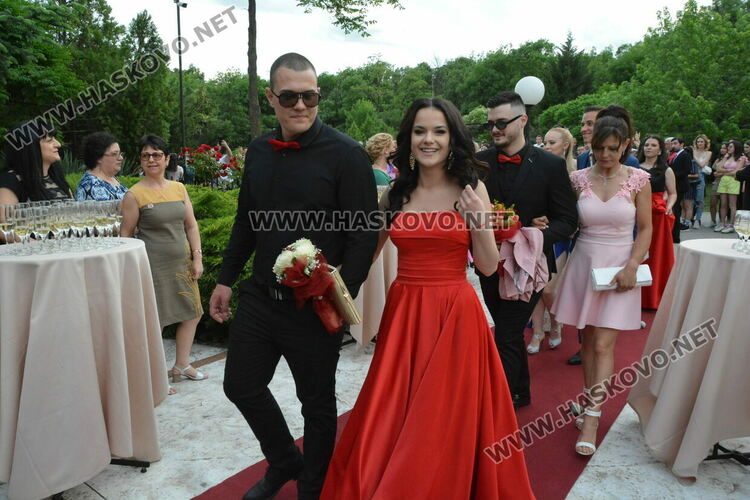 Ретро коли возиха абитуриенти от Гимназията по туризъм