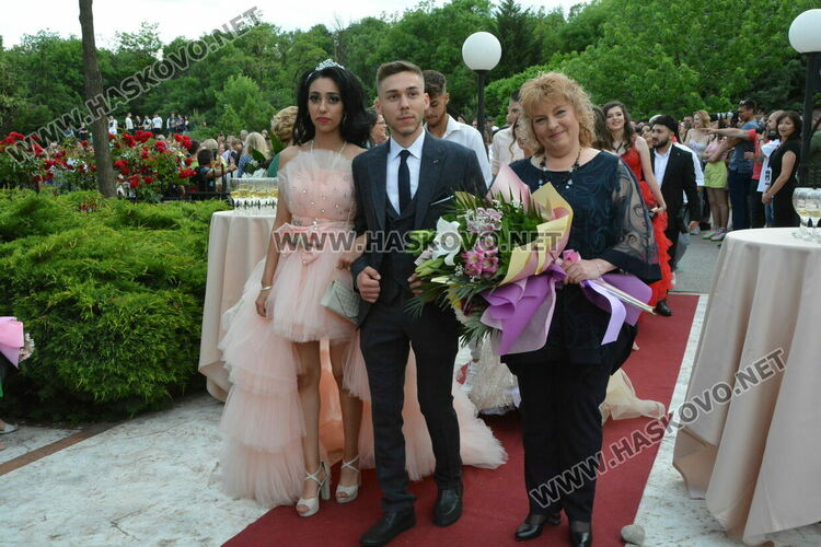 Ретро коли возиха абитуриенти от Гимназията по туризъм