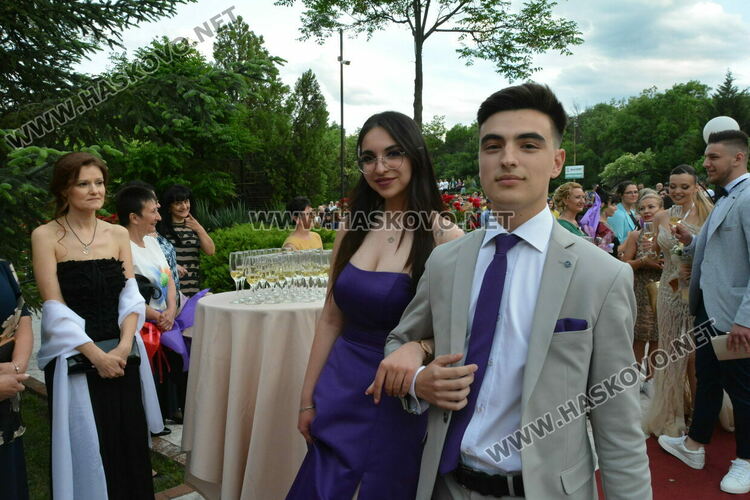 Ретро коли возиха абитуриенти от Гимназията по туризъм