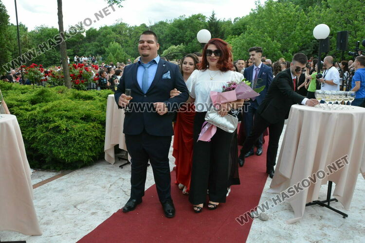 Ретро коли возиха абитуриенти от Гимназията по туризъм