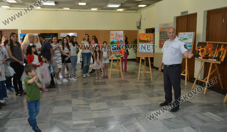 В Хасково наградиха победителите в конкурса „С очите си видях бедата“