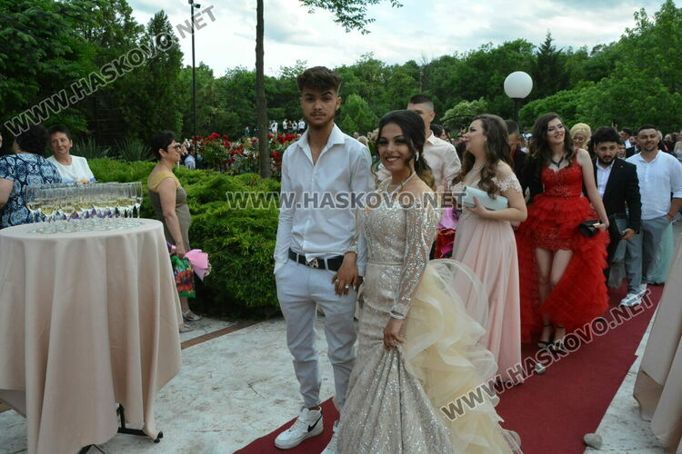 Ретро коли возиха абитуриенти от Гимназията по туризъм