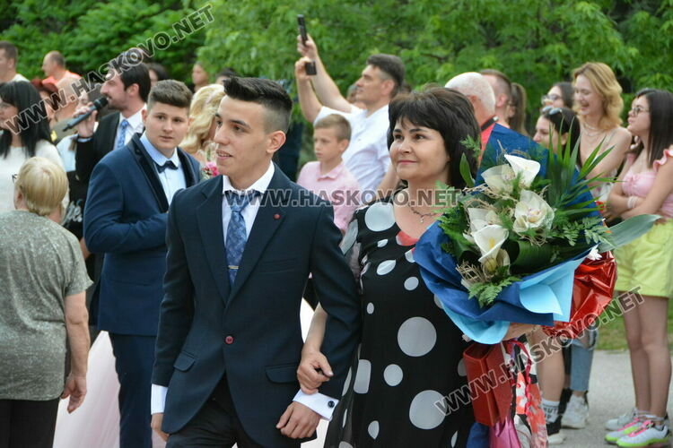 Ретро коли возиха абитуриенти от Гимназията по туризъм