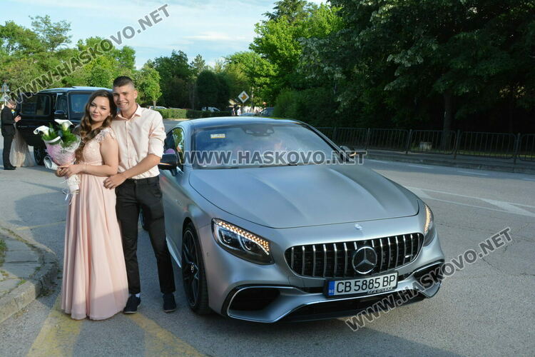 Ретро коли возиха абитуриенти от Гимназията по туризъм