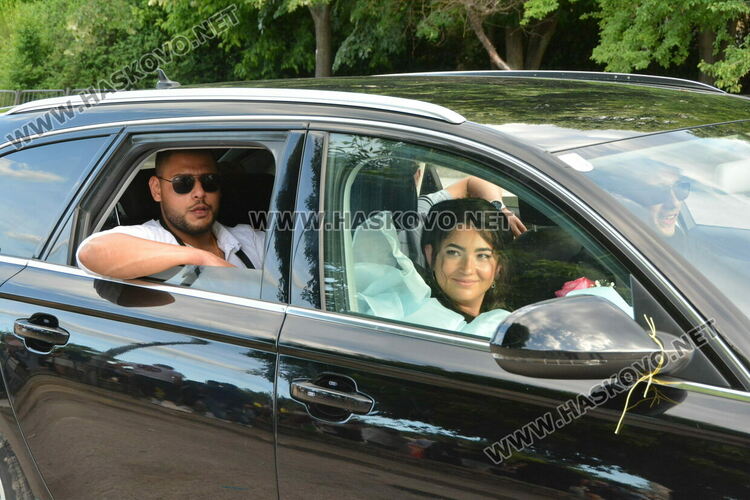 Ретро коли возиха абитуриенти от Гимназията по туризъм