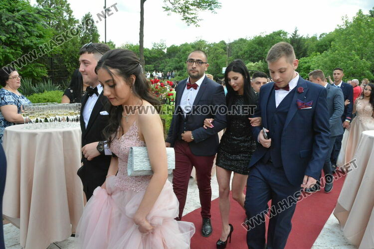 Ретро коли возиха абитуриенти от Гимназията по туризъм