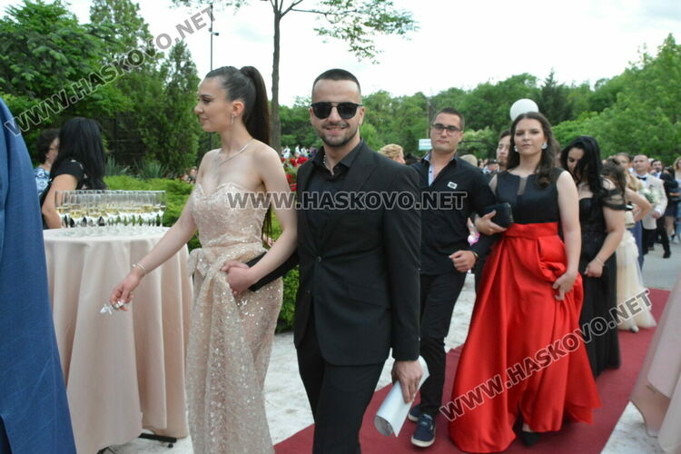 Ретро коли возиха абитуриенти от Гимназията по туризъм