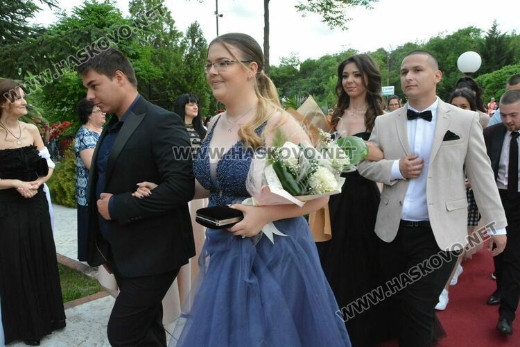 Ретро коли возиха абитуриенти от Гимназията по туризъм