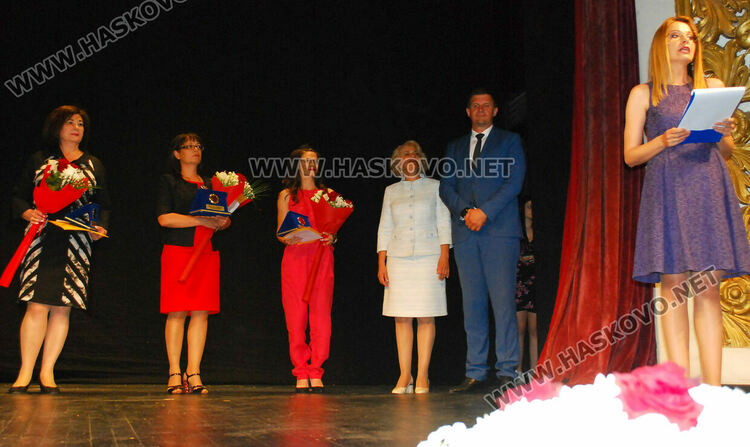Празничен концерт и награди за трима учители и трима културни деятели за 24 май