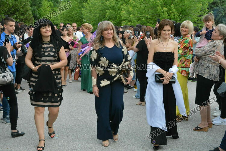 Ретро коли возиха абитуриенти от Гимназията по туризъм