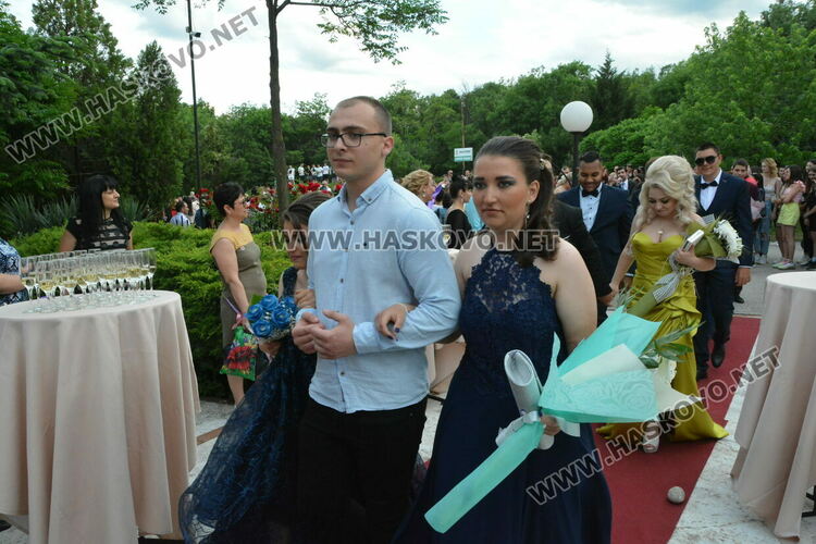 Ретро коли возиха абитуриенти от Гимназията по туризъм