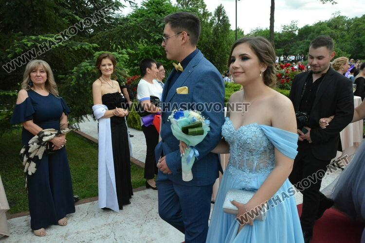 Ретро коли возиха абитуриенти от Гимназията по туризъм