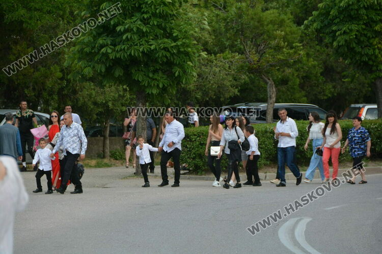 Ретро коли возиха абитуриенти от Гимназията по туризъм