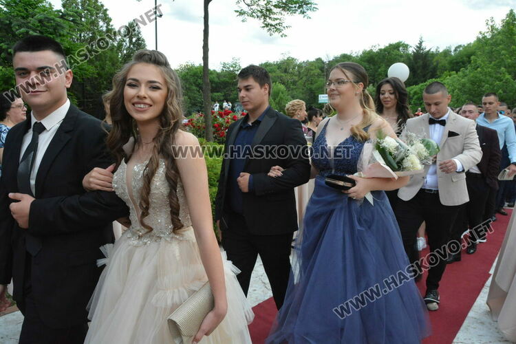 Ретро коли возиха абитуриенти от Гимназията по туризъм