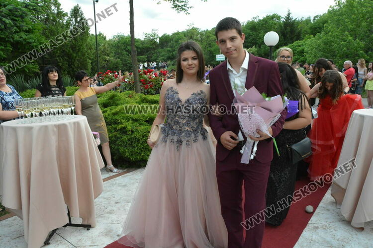 Ретро коли возиха абитуриенти от Гимназията по туризъм