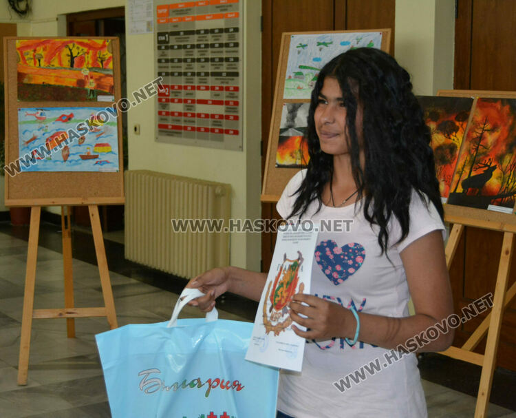 В Хасково наградиха победителите в конкурса „С очите си видях бедата“