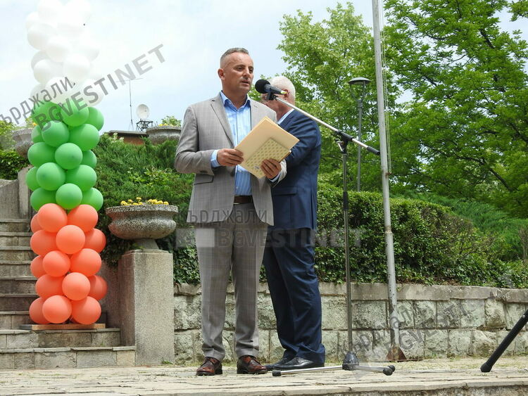 Ротари клуб Кърджали връчи стипендии на изявени ученици по случай 24 май 