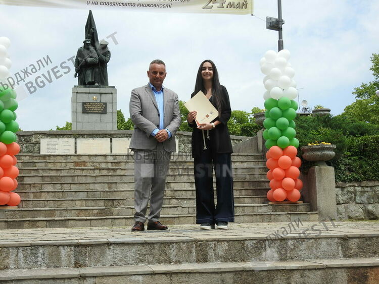 Ротари клуб Кърджали връчи стипендии на изявени ученици по случай 24 май 