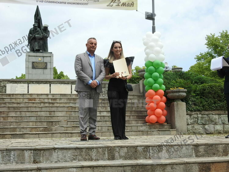 Ротари клуб Кърджали връчи стипендии на изявени ученици по случай 24 май 