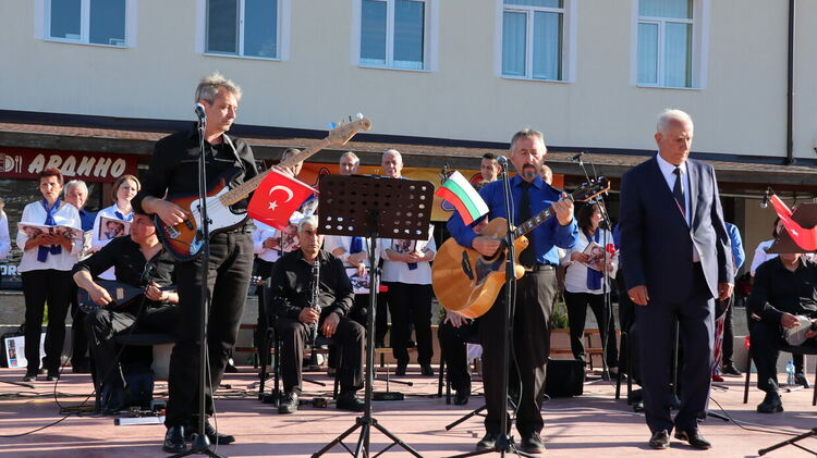 Хор „Севги“ от Бурса завладя сърцата на ардинчани с магията на турските народни песни