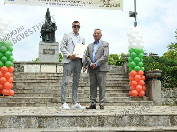 Ротари клуб Кърджали връчи стипендии на изявени ученици по случай 24 май 