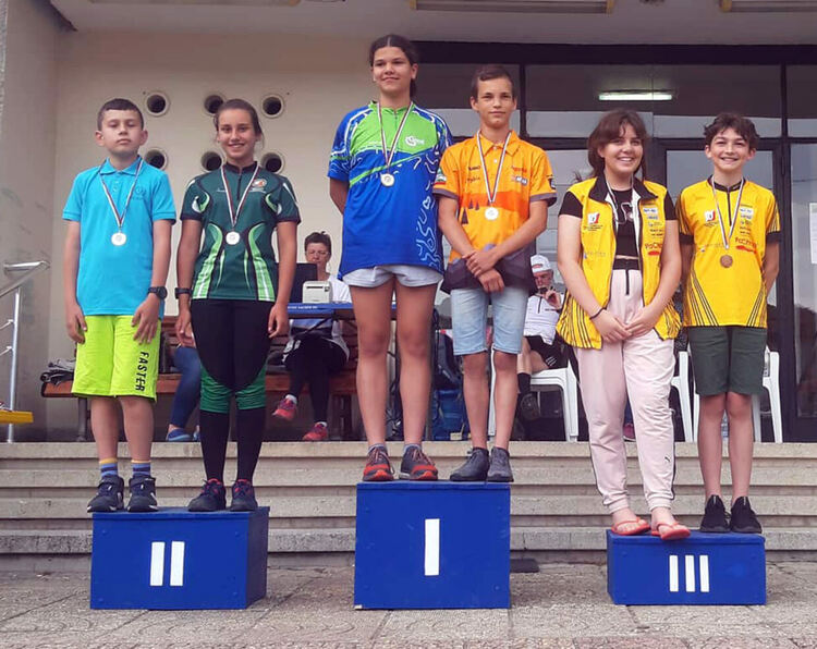 4 медала за семейство Делчеви от състезание по ориентиране