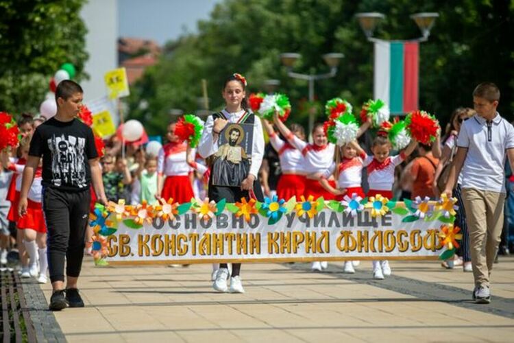 Перник тържествено отпразнува 24 май – Ден на Светите братя Кирил и Методий, на българската азбука, просвета и култура и на славянската книжовност