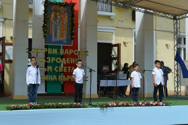 Първомайските ученици отбелязаха тържествено 24 май