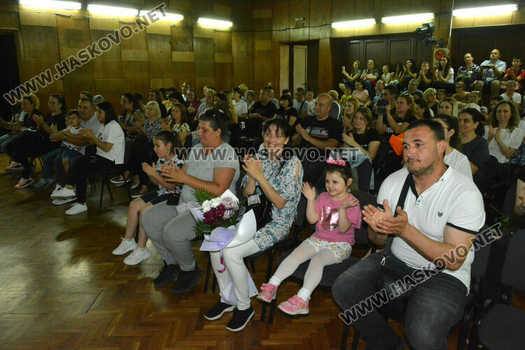 Духов оркестър Хасково и деца от “Звънче” със съвместен концерт