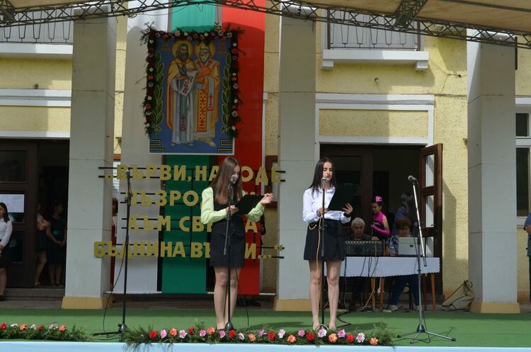 Първомайските ученици отбелязаха тържествено 24 май