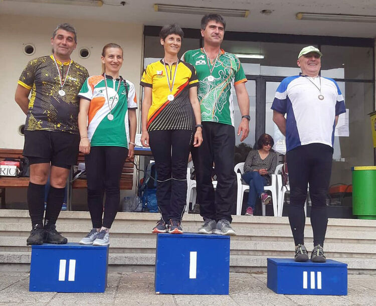 4 медала за семейство Делчеви от състезание по ориентиране