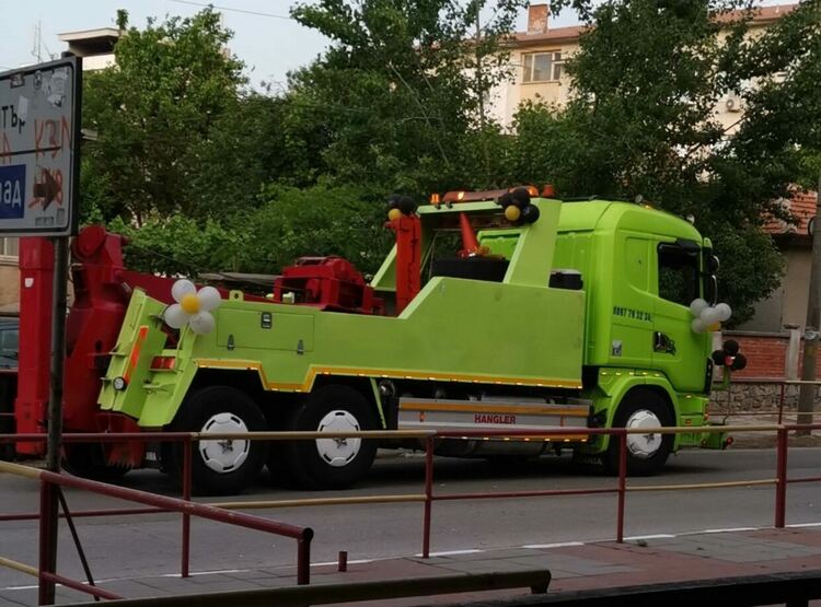 Младостта и радостта празнуваха в двора на "Златаров"