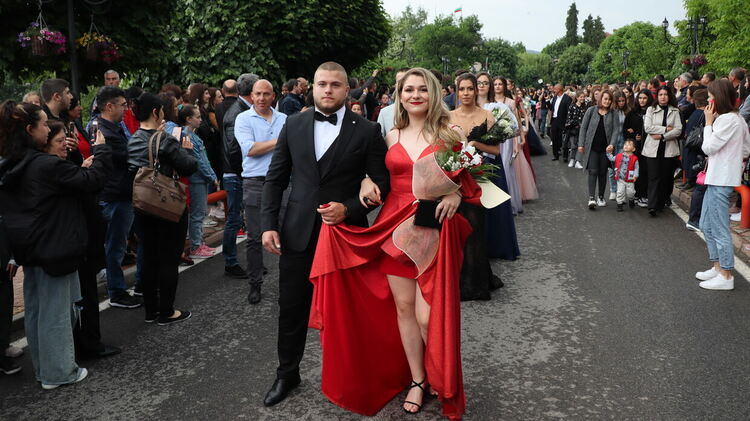 Ардино изпрати абитуриентите си с овации