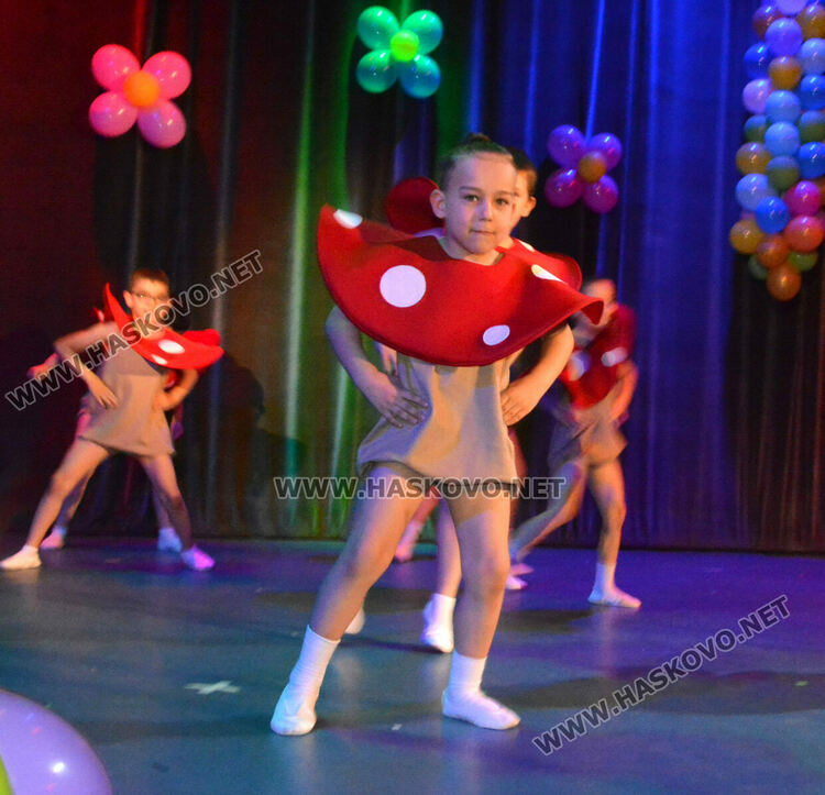 Духов оркестър Хасково и деца от “Звънче” със съвместен концерт