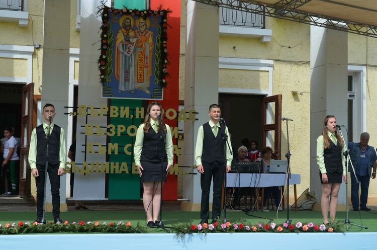 Първомайските ученици отбелязаха тържествено 24 май
