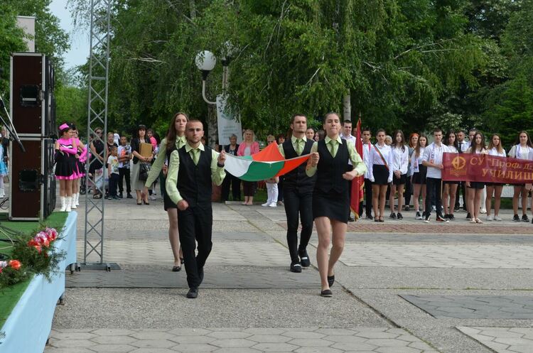 Първомайските ученици отбелязаха тържествено 24 май