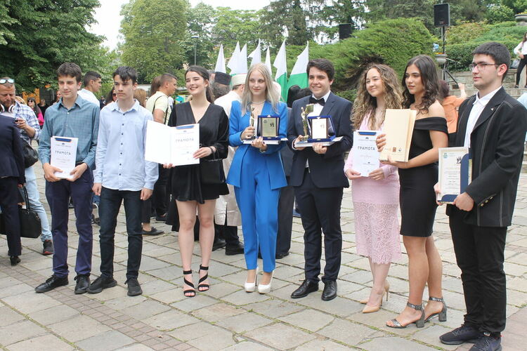 Отличени Ботевци по повод 24 май – Ден на българската азбука, просвета и култура и на славянската книжовност