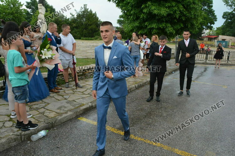 Абитуриентите на Спортното училище сложиха край на сезона на баловете