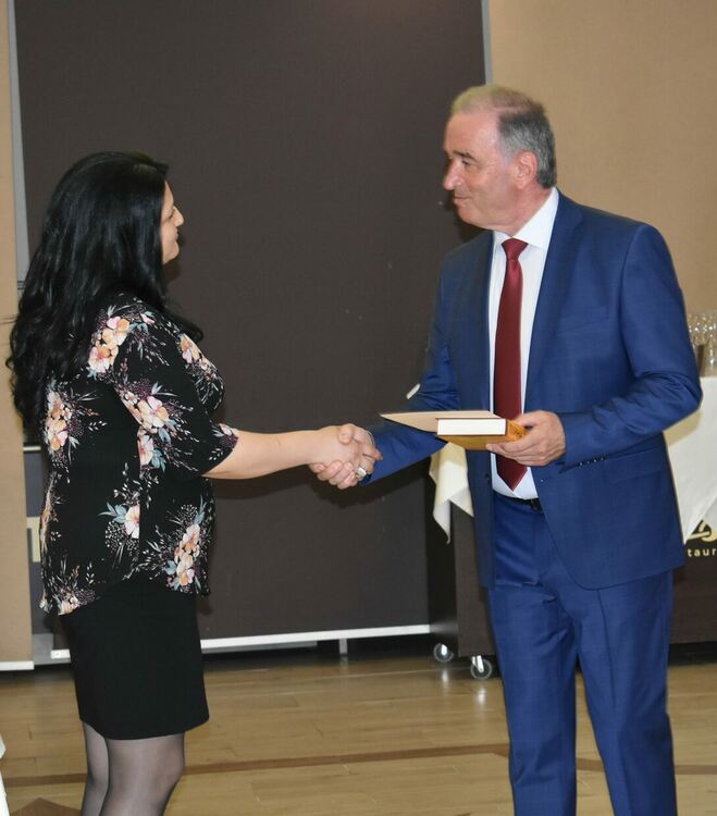 Наградиха най-изявените учители в община Асеновград 