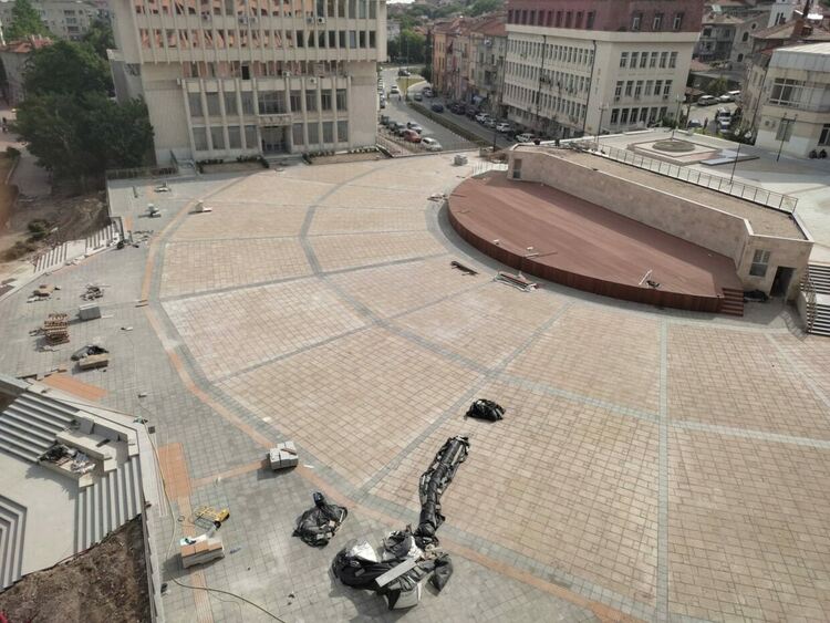 Зам.-кметът на Асеновград: "На площада ще има кътове за отдих със зеленина"